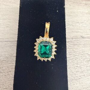 Elegant Gold Tone and Green Pendant